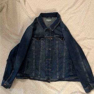 Plus size denim jacket great condition pair with leggings and boots for fall